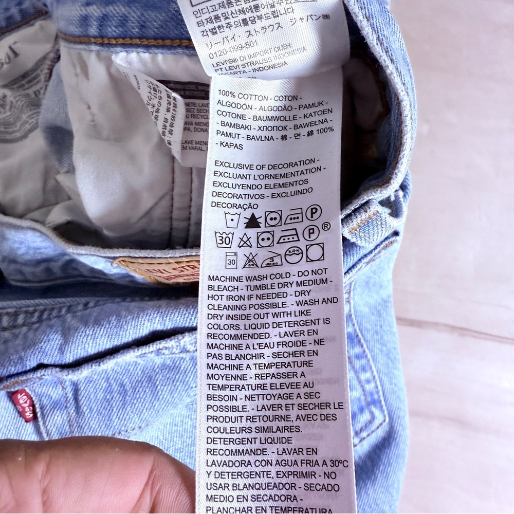 Levi's 501 Jeans. 31x26 distressed - Picture 7 of 11